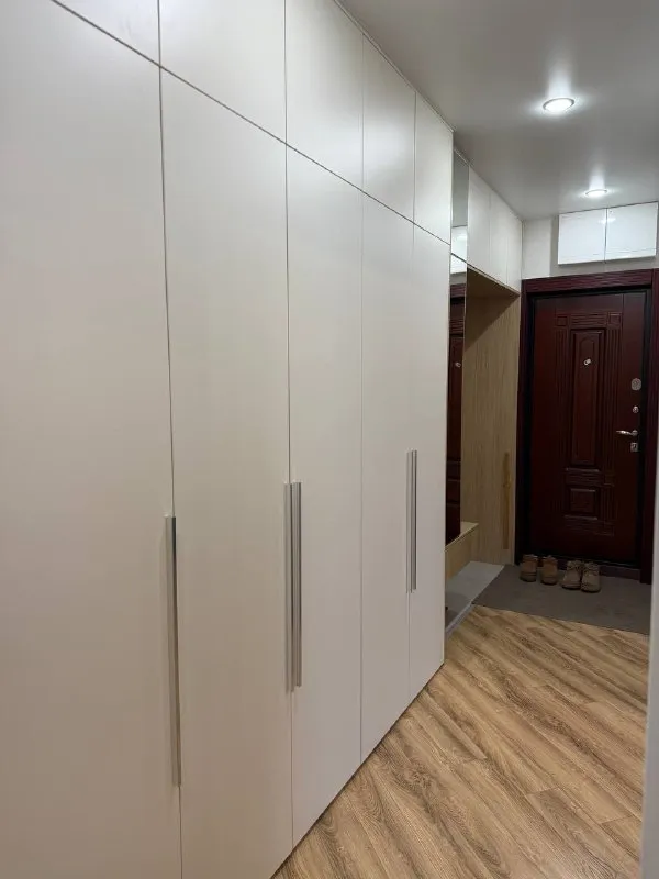 2-Комн квартира, 52.2 м²
М марьино
• 10 Мин пешком
• 11 Этаж из 15
• Б-р новочеркасский 36, на карте
90 000 ₽/Мес, без комиссии
Большой гайд по аренде
Стиральная машина • интернет • мебель • холодильник • посудомойка • кондиционер • с детьми • телевизор • лифт • мусоропровод • с животными • консьерж
Район марьино
Чистота 3.85 транспорт 4.33
Парки и скверы 4.67
Собственник. Светлая 2хкомнатная квартира с балконом. В 2х минутах ходьбы от дома огромный парк с видом на москву-реку. Ремонт сделан для себя, удобные места хранения, дорогая бытовая техника. Обе жилые комнаты оборудованы кондиционерами. Очень уютная атмосфера в квартире, что всегда подмечали гости ранее жили только собственники, сдается впервые. Без комиссии. © предоплату до просмотра просят только мошенники!
Илина, написать
Уровень доверия низкий ⚠️
Выложить квартиру бесплатно - фотография - 8