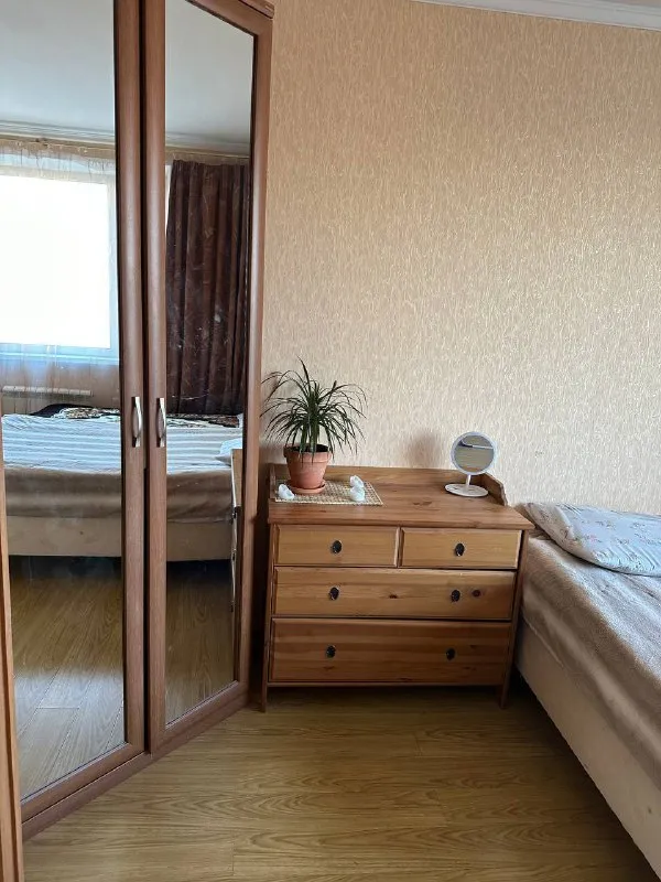 Комната, 13 м²
М текстильщики

• 5 Мин на транспорте
• 2-Комнатная квартира
• 9 Этаж из 12
• Ул окская 2, на карте

30 000 ₽/Мес, без комиссии
Большой гайд по аренде

Холодильник • стиральная машина • интернет • мебель • кондиционер • мусоропровод • лифт • посудомойка • с животными • с детьми • телевизор • консьерж

Район кузьминки
Чистота 3.28 транспорт 4.52
Парки и скверы 4.69

Собственник. Срочно сдается комната на несколько месяцев девушке 20-35 лет, без вп. , чистоплотной, порядочной. Во второй комнате живет девушка- 27 лет, без вп, работает 5/2. М. Текстильщики. Рядом все магазины для удобства есть. Заехать можно 26 января. Ку (около 2500) + залог 20000,возвращается при выезде.

Irina п, написать
Уровень доверия средний 🆗
Выложить квартиру бесплатно - фотография - 3