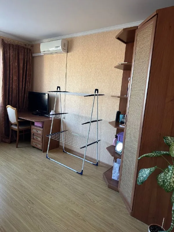 Комната, 13 м²
М текстильщики

• 5 Мин на транспорте
• 2-Комнатная квартира
• 9 Этаж из 12
• Ул окская 2, на карте

30 000 ₽/Мес, без комиссии
Большой гайд по аренде

Холодильник • стиральная машина • интернет • мебель • кондиционер • мусоропровод • лифт • посудомойка • с животными • с детьми • телевизор • консьерж

Район кузьминки
Чистота 3.28 транспорт 4.52
Парки и скверы 4.69

Собственник. Срочно сдается комната на несколько месяцев девушке 20-35 лет, без вп. , чистоплотной, порядочной. Во второй комнате живет девушка- 27 лет, без вп, работает 5/2. М. Текстильщики. Рядом все магазины для удобства есть. Заехать можно 26 января. Ку (около 2500) + залог 20000,возвращается при выезде.

Irina п, написать
Уровень доверия средний 🆗
Выложить квартиру бесплатно - фотография - 5