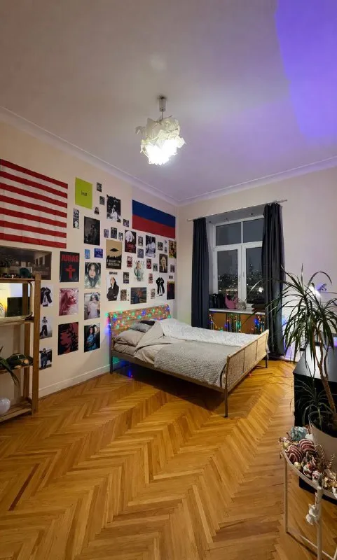 Комната, 20 м²
М кропоткинская
• 5 Мин пешком
• 4-Комнатная квартира
• 10 Этаж из 11
• Ул серафимовича 2, на карте
55 000 ₽/Мес, без комиссии
Большой гайд по аренде
Холодильник • стиральная машина • интернет • мебель • телевизор • лифт • консьерж • посудомойка • кондиционер • с животными • с детьми • мусоропровод
Район якиманка
Чистота 4.89 транспорт 4.71
Парки и скверы 4.46
Собственник. Заселение: до 1 февраля на длительный период. Вид выходит на храм христа спасителя! Исторический дом на набережной! До кремля 5 минут, до гэс 1 минута. Залог 20к. Ку~1500. В соседях 2 человека: парень 19 лет и девушка 22 года, оба интеллигентные и приятные люди. Из плюсов: есть большая гардеробная комната для хранения вещей и сушилок. © предоплату до просмотра просят только мошенники!
Имя ф, написать
Уровень доверия низкий ⚠️
Выложить квартиру бесплатно - фотография - 2