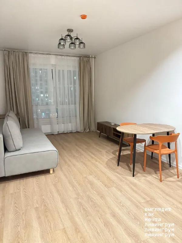 1-Комн квартира, 35.5 м²
М саларьево

• 15 Мин пешком
• 7 Этаж из 24
• Ул трёхполье 6 к1, на карте

70 000 ₽/Мес, без комиссии
Больше квартир и комнат

Интернет • мебель • холодильник • стиральная машина • посудомойка • лифт • кондиционер • с животными • с детьми • телевизор • мусоропровод • консьерж

Аренда. Собственник. Собственник, заселение только от 1 года, окна выходят в тихий двор, квартира абсолютно новая, никто ранее не проживал, внизу у дома магазины (вкуссвилл, пятерочка), кафе. До метро пешком около 15 мин, на автобусе до метро 2 остановки (5 мин). Коммунальные услуги оплачиваются по счетчику. Заселение: оплачивается 1 мес, последний мес + залог 50 тр.

Aleksei u, написать
Уровень доверия низкий ⚠️
Выложить квартиру бесплатно - фотография - 2