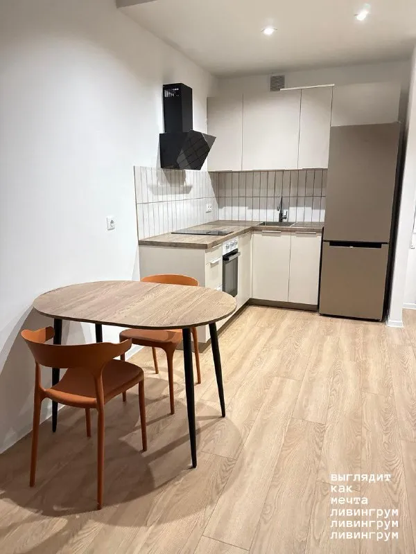 1-Комн квартира, 35.5 м²
М саларьево

• 15 Мин пешком
• 7 Этаж из 24
• Ул трёхполье 6 к1, на карте

70 000 ₽/Мес, без комиссии
Больше квартир и комнат

Интернет • мебель • холодильник • стиральная машина • посудомойка • лифт • кондиционер • с животными • с детьми • телевизор • мусоропровод • консьерж

Аренда. Собственник. Собственник, заселение только от 1 года, окна выходят в тихий двор, квартира абсолютно новая, никто ранее не проживал, внизу у дома магазины (вкуссвилл, пятерочка), кафе. До метро пешком около 15 мин, на автобусе до метро 2 остановки (5 мин). Коммунальные услуги оплачиваются по счетчику. Заселение: оплачивается 1 мес, последний мес + залог 50 тр.

Aleksei u, написать
Уровень доверия низкий ⚠️
Выложить квартиру бесплатно - фотография - 3