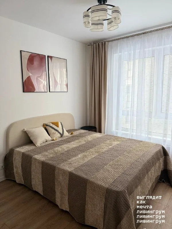 1-Комн квартира, 35.5 м²
М саларьево

• 15 Мин пешком
• 7 Этаж из 24
• Ул трёхполье 6 к1, на карте

70 000 ₽/Мес, без комиссии
Больше квартир и комнат

Интернет • мебель • холодильник • стиральная машина • посудомойка • лифт • кондиционер • с животными • с детьми • телевизор • мусоропровод • консьерж

Аренда. Собственник. Собственник, заселение только от 1 года, окна выходят в тихий двор, квартира абсолютно новая, никто ранее не проживал, внизу у дома магазины (вкуссвилл, пятерочка), кафе. До метро пешком около 15 мин, на автобусе до метро 2 остановки (5 мин). Коммунальные услуги оплачиваются по счетчику. Заселение: оплачивается 1 мес, последний мес + залог 50 тр.

Aleksei u, написать
Уровень доверия низкий ⚠️
Выложить квартиру бесплатно - фотография - 9