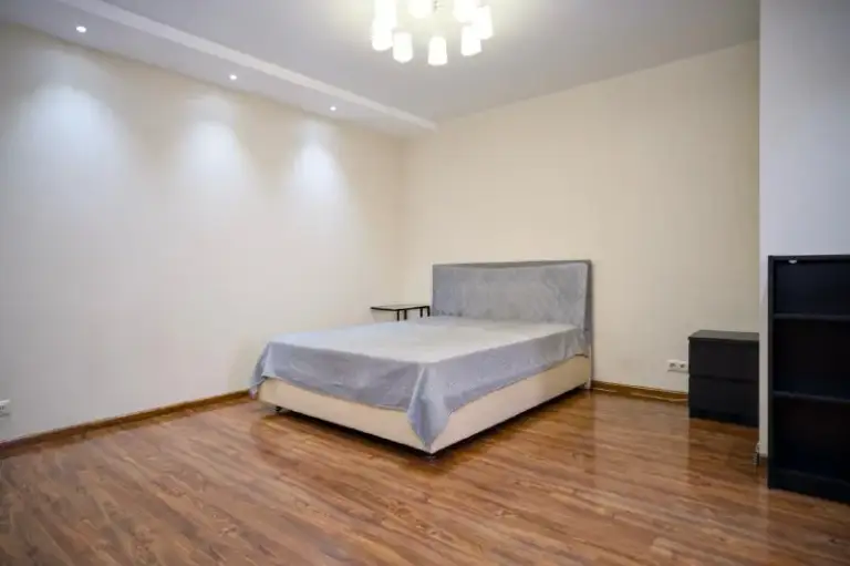 1-Комн квартира, 55.4 м²
М беговая
• 3 Мин пешком
• 7 Этаж из 33
• Ш хорошёвское 12а, на карте
100 000 ₽/Мес, без комиссии
Большой гайд по аренде
Холодильник • стиральная машина • интернет • мебель • посудомойка • кондиционер • с детьми • с животными • телевизор • мусоропровод • лифт • консьерж
Хорошёвский район
Чистота 3.84 транспорт 4.29
Парки и скверы 4.60
Собственник. Просторная квартира в жк «дом на беговой»: качественный ремонт, без балкона, окна на москва-сити, полный набор техники, залог - месячная аренда, ком. Усуги - до 10 тыс. Руб. Соседи собственники, живут постоянно. Полная инфраструктура. © предоплату до просмотра просят только мошенники!
Valeriya l, написать
Уровень доверия низкий ⚠️
Выложить квартиру бесплатно - фотография - 1