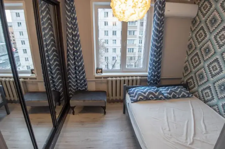 2-Комн квартира, 37 м²
М краснопресненская
• 5 Мин пешком
• 6 Этаж из 12
• Ул красная пресня 14, на карте
100 000 ₽/Мес, без комиссии
Большой гайд по аренде
Холодильник • стиральная машина • интернет • мебель • посудомойка • кондиционер • с детьми • мусоропровод • телевизор • лифт • с животными • консьерж
Пресненский район
Чистота 4.44 транспорт 4.55
Парки и скверы 4.05
Собственник. Свежий, минималистичный ремонт для людей со вкусом. Две смежные комнаты. Тепло и тихо окна во двор, везде установлены теплопакеты. Есть возможность парковки одной машины за шлагбаумом. Кровать, два раскладных дивана, шкаф-купе, кухонный гарнитур. Кондиционер, посудомойка, стиральная машина, холодильник, газовая плита. © предоплату до просмотра просят только мошенники!
Имя н, написать
Уровень доверия низкий ⚠️
Выложить квартиру бесплатно - фотография - 1