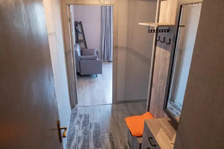 2-Комн квартира, 37 м²
М краснопресненская
• 5 Мин пешком
• 6 Этаж из 12
• Ул красная пресня 14, на карте
100 000 ₽/Мес, без комиссии
Большой гайд по аренде
Холодильник • стиральная машина • интернет • мебель • посудомойка • кондиционер • с детьми • мусоропровод • телевизор • лифт • с животными • консьерж
Пресненский район
Чистота 4.44 транспорт 4.55
Парки и скверы 4.05
Собственник. Свежий, минималистичный ремонт для людей со вкусом. Две смежные комнаты. Тепло и тихо окна во двор, везде установлены теплопакеты. Есть возможность парковки одной машины за шлагбаумом. Кровать, два раскладных дивана, шкаф-купе, кухонный гарнитур. Кондиционер, посудомойка, стиральная машина, холодильник, газовая плита. © предоплату до просмотра просят только мошенники!
Имя н, написать
Уровень доверия низкий ⚠️
Выложить квартиру бесплатно - фотография - 6