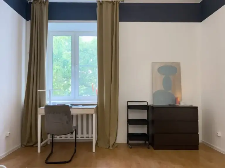 Комната, 14 м²
М студенческая

• 6 Мин пешком
• 3-Комнатная квартира
• 3 Этаж из 5
• Ул студенческая 19 к3, на карте

50 000 ₽/Мес, без комиссии
Большой гайд по аренде

Холодильник • стиральная машина • интернет • мебель • посудомойка • кондиционер • с животными • с детьми • телевизор • мусоропровод • лифт • консьерж

Район дорогомилово
Чистота 4.30 транспорт 5.00
Парки и скверы 4.09

Агент. Квартира расположена в одном из самых престижный районов москвы с развитой инфраструктурой. Рядом с домом магазины и рестораны, салоны красоты, аптеки, фитнес центры, брендовые бутики. В стоимость включено: безлимитный wi-fi, еженедельная уборка общественных зон, вся необходимая техника, йога, английский и мероприятия внутри коливинг комьюнити.

Elena, написать
Уровень доверия средний 🆗
Выложить квартиру бесплатно - фотография - 3