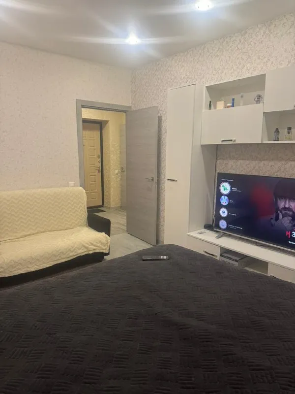 1-Комн квартира, 35 м²
М медведково

• 15 Мин на транспорте
• 2 Этаж из 4
• Королёв, проезд бурковский 56 к2, на карте

38 000 ₽/Мес, без комиссии
Большой гайд по аренде

Холодильник • стиральная машина • мебель • интернет • лифт • посудомойка • кондиционер • с животными • с детьми • телевизор • мусоропровод • консьерж

Собственник. Собственник! Квартира находится в г. Королев, в жк театральный парк. Выполнен качественный ремонт. Комплекс рядом с лесом и рекой клязьмой. Магазины пятёрочка, верный, пункты выдачи заказов и т. Д. Добраться до москвы на электричке: в 10 минутах ходьбы станция валентиновка, от которой идут поезда до ярославского вокзала. © предоплату до просмотра просят только мошенники!

Alexander a, написать
Уровень доверия низкий ⚠️
Выложить квартиру бесплатно - фотография - 2