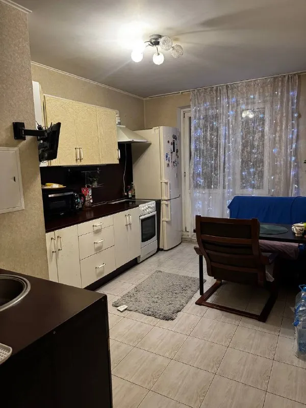 Комната, 12.6 м²
М котельники
• 7 Мин пешком
• 3-Комнатная квартира
• 2 Этаж из 12
• Котельники, проезд 3-й покровский 3, на карте
21 700 ₽/Мес, без комиссии
Большой гайд по аренде
Мусоропровод • лифт • консьерж • стиральная машина • холодильник • интернет • мебель • посудомойка • кондиционер • с животными • с детьми • телевизор
Собственник. Ценим уют и позитивную легкую атмосферу в доме, поэтому рассмотрим девушку с похожими ценностями на долгий период проживания (от 1 года) в квартире проживают также 2 девушки (24 года) оплата: 21.700 + ку обычно около 1.500. Залог: 16.666 в квартире есть все необходимое, район также богат необходимой инфраструктурой.
Аляска, написать
Уровень доверия средний 🆗
Выложить квартиру бесплатно - фотография - 7