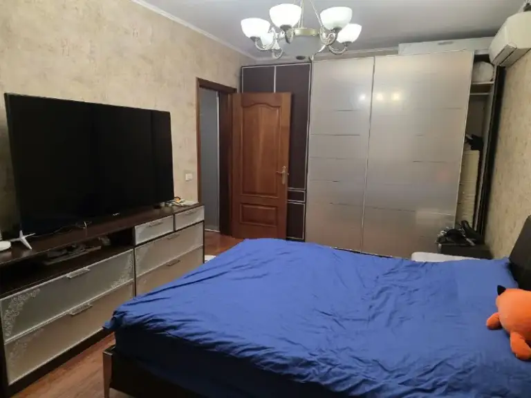 4-Комн квартира, 98 м²
М петровско-разумовская
• 5 Мин пешком
• 2 Этаж из 16
• Ул яблочкова 49, на карте
120 000 ₽/Мес, без комиссии
Большой гайд по аренде
Интернет • мебель • посудомойка • холодильник • стиральная машина • кондиционер • с животными • с детьми • телевизор • лифт • мусоропровод • консьерж
Бутырский район
Чистота 4.20 транспорт 4.34
Парки и скверы 4.12
Собственник. Просторная 4к кв, 3 отдельные спальни, зал, большая ванная, умный туалет с биде, посудомойка, большой умный тв, много мест для хранения, 98м2, грузовой лифт, мусоропровод. Метро и мцд д1 и д3 в 5 минутах пешком. Без комиссий. 120 тр в мес + счетчики. Залог можно разбить. Интернет на 6 мес в подарок. Заезд с февраля, смотреть уже можно.
Carpe d, написать
Уровень доверия средний 🆗
Выложить квартиру бесплатно - фотография - 1