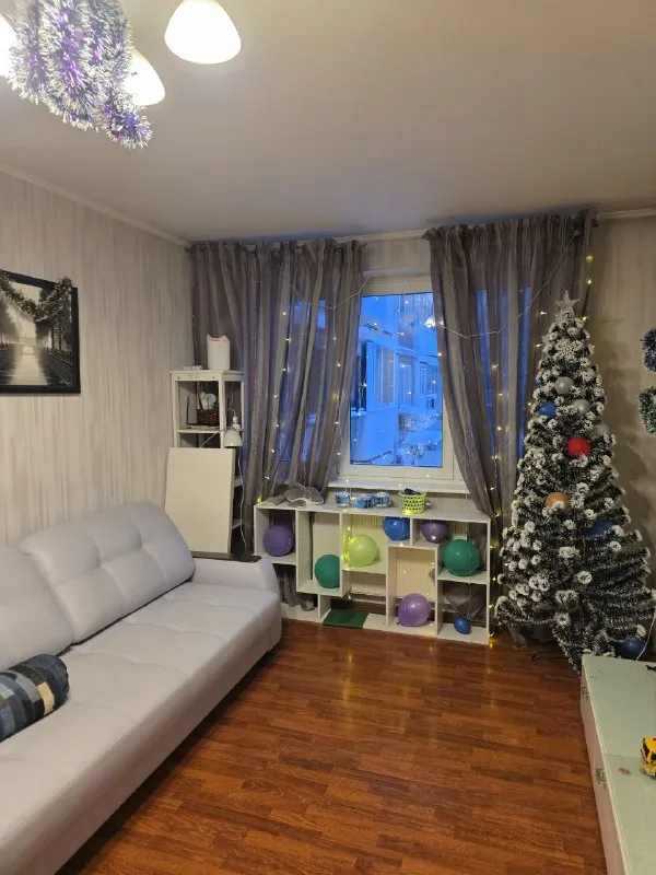 4-Комн квартира, 98 м²
М петровско-разумовская
• 5 Мин пешком
• 2 Этаж из 16
• Ул яблочкова 49, на карте
120 000 ₽/Мес, без комиссии
Большой гайд по аренде
Интернет • мебель • посудомойка • холодильник • стиральная машина • кондиционер • с животными • с детьми • телевизор • лифт • мусоропровод • консьерж
Бутырский район
Чистота 4.20 транспорт 4.34
Парки и скверы 4.12
Собственник. Просторная 4к кв, 3 отдельные спальни, зал, большая ванная, умный туалет с биде, посудомойка, большой умный тв, много мест для хранения, 98м2, грузовой лифт, мусоропровод. Метро и мцд д1 и д3 в 5 минутах пешком. Без комиссий. 120 тр в мес + счетчики. Залог можно разбить. Интернет на 6 мес в подарок. Заезд с февраля, смотреть уже можно.
Carpe d, написать
Уровень доверия средний 🆗
Выложить квартиру бесплатно - фотография - 2