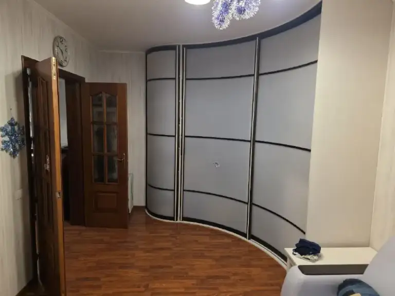 4-Комн квартира, 98 м²
М петровско-разумовская
• 5 Мин пешком
• 2 Этаж из 16
• Ул яблочкова 49, на карте
120 000 ₽/Мес, без комиссии
Большой гайд по аренде
Интернет • мебель • посудомойка • холодильник • стиральная машина • кондиционер • с животными • с детьми • телевизор • лифт • мусоропровод • консьерж
Бутырский район
Чистота 4.20 транспорт 4.34
Парки и скверы 4.12
Собственник. Просторная 4к кв, 3 отдельные спальни, зал, большая ванная, умный туалет с биде, посудомойка, большой умный тв, много мест для хранения, 98м2, грузовой лифт, мусоропровод. Метро и мцд д1 и д3 в 5 минутах пешком. Без комиссий. 120 тр в мес + счетчики. Залог можно разбить. Интернет на 6 мес в подарок. Заезд с февраля, смотреть уже можно.
Carpe d, написать
Уровень доверия средний 🆗
Выложить квартиру бесплатно - фотография - 3