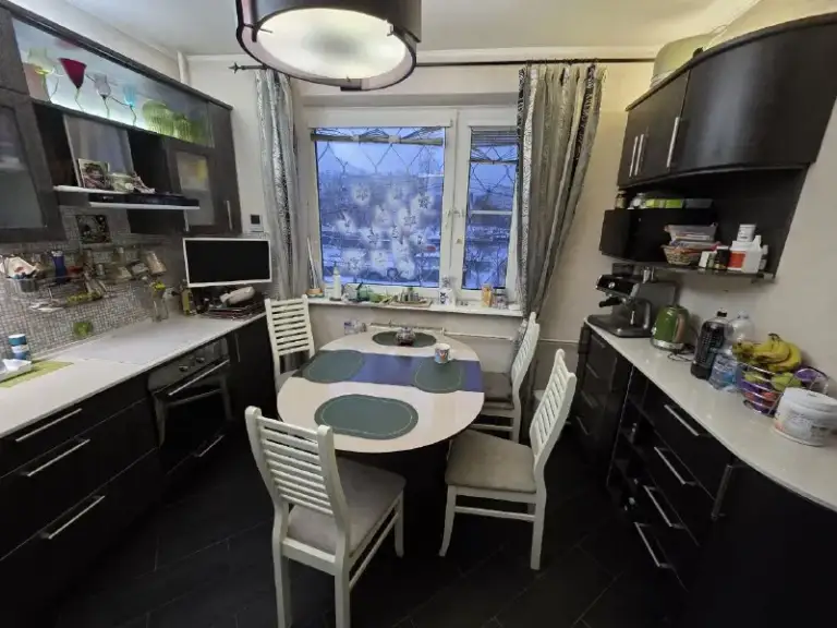 4-Комн квартира, 98 м²
М петровско-разумовская
• 5 Мин пешком
• 2 Этаж из 16
• Ул яблочкова 49, на карте
120 000 ₽/Мес, без комиссии
Большой гайд по аренде
Интернет • мебель • посудомойка • холодильник • стиральная машина • кондиционер • с животными • с детьми • телевизор • лифт • мусоропровод • консьерж
Бутырский район
Чистота 4.20 транспорт 4.34
Парки и скверы 4.12
Собственник. Просторная 4к кв, 3 отдельные спальни, зал, большая ванная, умный туалет с биде, посудомойка, большой умный тв, много мест для хранения, 98м2, грузовой лифт, мусоропровод. Метро и мцд д1 и д3 в 5 минутах пешком. Без комиссий. 120 тр в мес + счетчики. Залог можно разбить. Интернет на 6 мес в подарок. Заезд с февраля, смотреть уже можно.
Carpe d, написать
Уровень доверия средний 🆗
Выложить квартиру бесплатно - фотография - 8