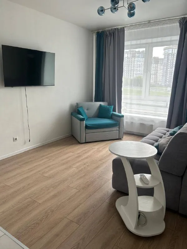 2-Комн квартира, 56.7 м²
М говорово
• 5 Мин пешком
• 2 Этаж из 14
• Ш боровское 2 к4, на карте
100 000 ₽/Мес, без комиссии
Большой гайд по аренде
Холодильник • стиральная машина • интернет • мебель • кондиционер • посудомойка • телевизор • с детьми • лифт • с животными • мусоропровод • консьерж
Район солнцево
Чистота 3.82 транспорт 4.51
Парки и скверы 4.20
Собственник. Заселение в любой день, на длительный период, нет балкона и лоджии, тв, холодильник, микроволновка, стиральная машинка, посудомоечная, 2 санузла, в жк множество магазинов, недалеко тц © предоплату до просмотра просят только мошенники!
Егор, написать
Уровень доверия низкий ⚠️
Выложить квартиру бесплатно - фотография - 1