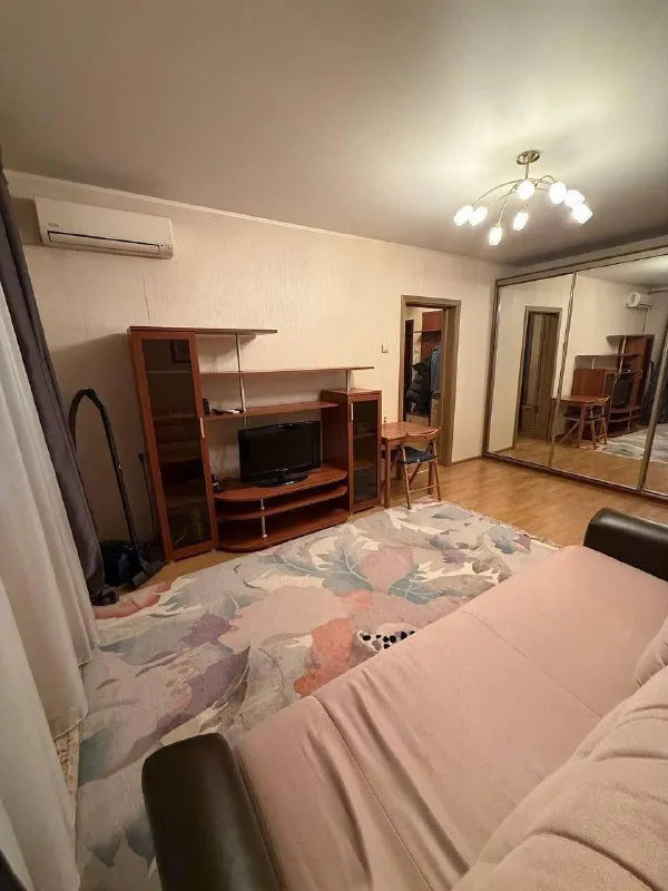 1-К квартира 🏙
М. Чертановская9️⃣

5-7 Минут пешком от м. Чертановская

Tихий район. Рядом магазины, сквер с прудом, детские и спортивные площадки.
Уютная квартира в теплом доме. Вся необходимая мебель и техника для комфортного проживания. Чисто, без посторонних запахов и насекомых.

💳Условия: 55.000₽/месяц + вода, свет и интернет по счетчикам/тарифам. Залог (депозит): 55.000₽.

💌Контакт: @ses_doc - фотография - 2