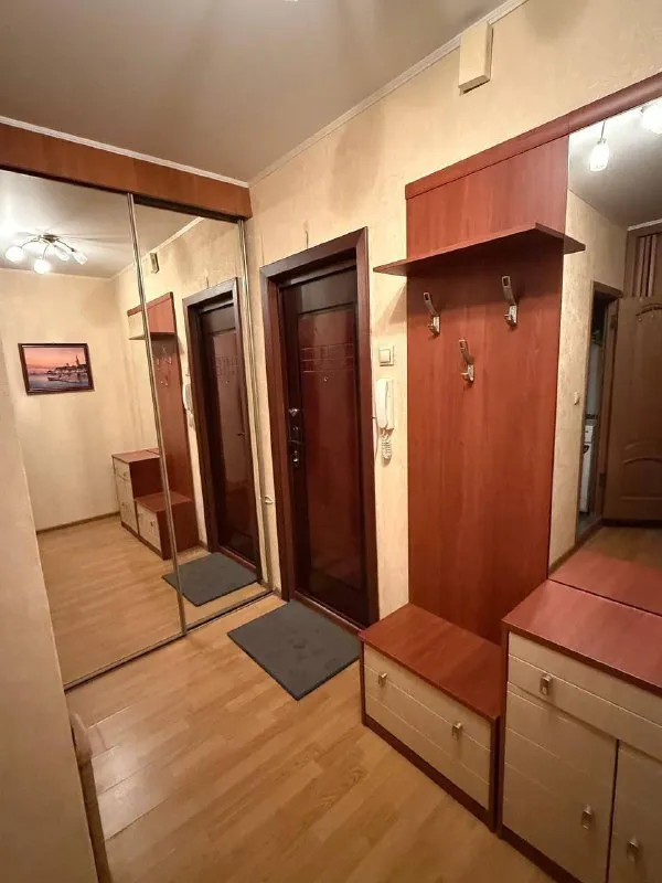 1-К квартира 🏙
М. Чертановская9️⃣

5-7 Минут пешком от м. Чертановская

Tихий район. Рядом магазины, сквер с прудом, детские и спортивные площадки.
Уютная квартира в теплом доме. Вся необходимая мебель и техника для комфортного проживания. Чисто, без посторонних запахов и насекомых.

💳Условия: 55.000₽/месяц + вода, свет и интернет по счетчикам/тарифам. Залог (депозит): 55.000₽.

💌Контакт: @ses_doc - фотография - 4