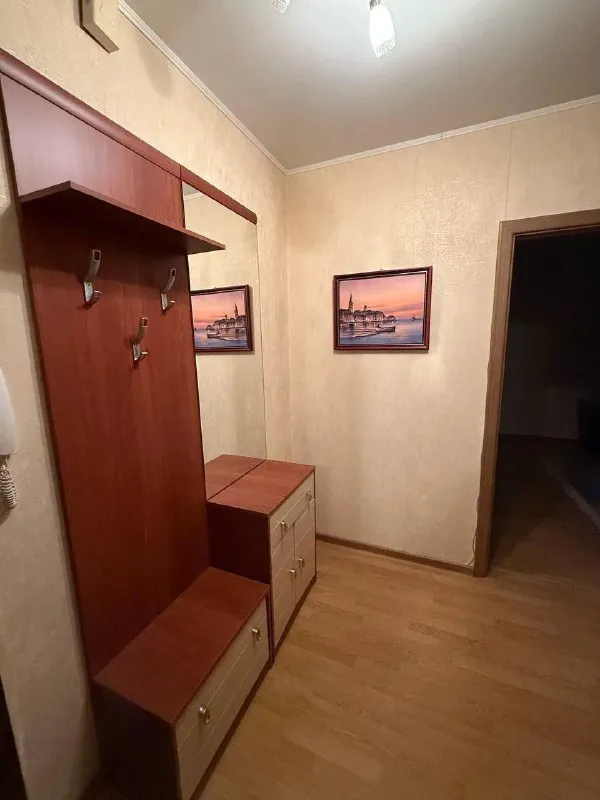 1-К квартира 🏙
М. Чертановская9️⃣

5-7 Минут пешком от м. Чертановская

Tихий район. Рядом магазины, сквер с прудом, детские и спортивные площадки.
Уютная квартира в теплом доме. Вся необходимая мебель и техника для комфортного проживания. Чисто, без посторонних запахов и насекомых.

💳Условия: 55.000₽/месяц + вода, свет и интернет по счетчикам/тарифам. Залог (депозит): 55.000₽.

💌Контакт: @ses_doc - фотография - 5