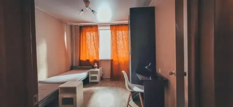 Место в комнате🏙️
М. Братиславская1️⃣
М. Братиславская (7 минут пешком)
Женское размещение вколивинге.
2-Х местная комната (с 1 февраля освобождается сразу 2 места).
📍Адрес: ул. Верхние поля, 10
В квартире имеются места для отдыха, общения, работы. Проживание в адекватном и приятном окружении.
2 Сан узла + прачка + гардеробная.
🤝Приглашаем к совместному проживанию людей ориентированных на зож, здравомыслие, чистоплотность и порядочность.
От себя предлагаем единомышленников, совместное общение, тематические мероприятия.
Для проживания есть всё необходимое: посуда, постельные принадлежности, фильтр для воды, интернет.
🌳В районе 4 парка, набережная, 3 крупных тц с магазинами, кинотеатрами, ресторанами.
5 Минут пешком ашан.
Для активно отдыхающих: аквапарк, искусственная волна, аэротруба, картинг.
💳Аренда: 16.000₽/месяц. Без комиссии. Залог (0,5 аренды)
😉Если тебе понравилось предложение, приглашаем для знакомства.
Приятная скидка при заселении в день просмотра 💸
💌По свободным местам обращаться: @tenor108 - фотография - 1