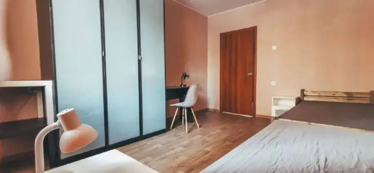 Место в комнате🏙️
М. Братиславская1️⃣
М. Братиславская (7 минут пешком)
Женское размещение вколивинге.
2-Х местная комната (с 1 февраля освобождается сразу 2 места).
📍Адрес: ул. Верхние поля, 10
В квартире имеются места для отдыха, общения, работы. Проживание в адекватном и приятном окружении.
2 Сан узла + прачка + гардеробная.
🤝Приглашаем к совместному проживанию людей ориентированных на зож, здравомыслие, чистоплотность и порядочность.
От себя предлагаем единомышленников, совместное общение, тематические мероприятия.
Для проживания есть всё необходимое: посуда, постельные принадлежности, фильтр для воды, интернет.
🌳В районе 4 парка, набережная, 3 крупных тц с магазинами, кинотеатрами, ресторанами.
5 Минут пешком ашан.
Для активно отдыхающих: аквапарк, искусственная волна, аэротруба, картинг.
💳Аренда: 16.000₽/месяц. Без комиссии. Залог (0,5 аренды)
😉Если тебе понравилось предложение, приглашаем для знакомства.
Приятная скидка при заселении в день просмотра 💸
💌По свободным местам обращаться: @tenor108 - фотография - 2