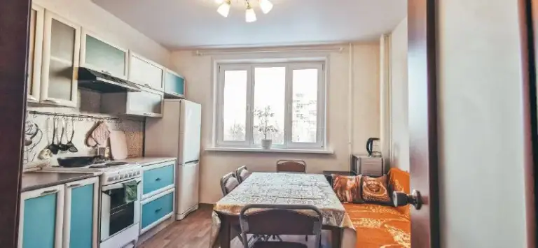 Место в комнате🏙️
М. Братиславская1️⃣
М. Братиславская (7 минут пешком)
Женское размещение вколивинге.
2-Х местная комната (с 1 февраля освобождается сразу 2 места).
📍Адрес: ул. Верхние поля, 10
В квартире имеются места для отдыха, общения, работы. Проживание в адекватном и приятном окружении.
2 Сан узла + прачка + гардеробная.
🤝Приглашаем к совместному проживанию людей ориентированных на зож, здравомыслие, чистоплотность и порядочность.
От себя предлагаем единомышленников, совместное общение, тематические мероприятия.
Для проживания есть всё необходимое: посуда, постельные принадлежности, фильтр для воды, интернет.
🌳В районе 4 парка, набережная, 3 крупных тц с магазинами, кинотеатрами, ресторанами.
5 Минут пешком ашан.
Для активно отдыхающих: аквапарк, искусственная волна, аэротруба, картинг.
💳Аренда: 16.000₽/месяц. Без комиссии. Залог (0,5 аренды)
😉Если тебе понравилось предложение, приглашаем для знакомства.
Приятная скидка при заселении в день просмотра 💸
💌По свободным местам обращаться: @tenor108 - фотография - 3