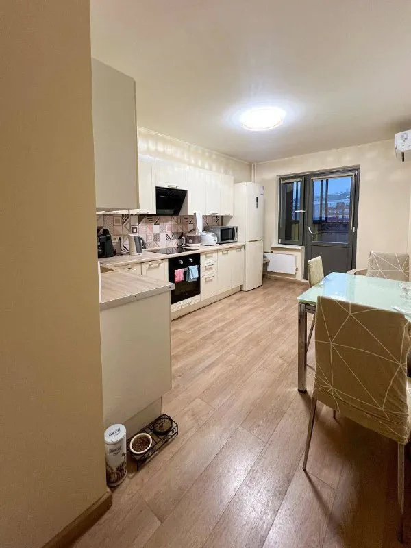 Комната, 18 м²
М некрасовка
• 10 Мин пешком
• 3-Комнатная квартира
• 23 Этаж из 24
• Ул вертолётчиков 2а к2, на карте
30 000 ₽/Мес, без комиссии
Большой гайд по аренде
Холодильник • стиральная машина • интернет • мебель • посудомойка • мусоропровод • лифт • кондиционер • с животными • с детьми • телевизор • консьерж
Район некрасовка
Чистота 3.89 транспорт 3.65
Парки и скверы 3.33
Субаренда. Комнаты в 3-к квартире изолированы, в каждой живёт по одному человеку (две девушки 23-25 лет). · 30 000 + комуналка. · мебель: шкафы, раскладной диван. · свежий ремонт, вся новая техника: посудомойка, стиральная машина, биде, электроплита, кондиционер на кухне.
Катя, написать
Уровень доверия средний 🆗
Выложить квартиру бесплатно - фотография - 7