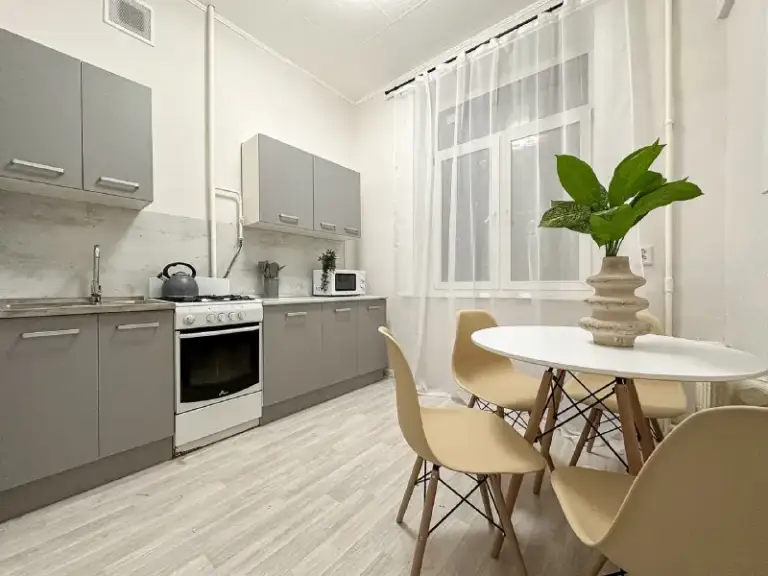 Комната, 14 м²
М бульвар рокоссовского

• 9 Мин пешком
• 4-Комнатная квартира
• 2 Этаж из 5
• Ш открытое 2 к2, на карте

30 000 ₽/Мес, без комиссии
Большой гайд по аренде

Холодильник • стиральная машина • интернет • мебель • посудомойка • кондиционер • с животными • с детьми • телевизор • мусоропровод • лифт • консьерж

Район преображенское
Чистота 3.68 транспорт 4.59
Парки и скверы 3.83

Агент. Сдается в аренду благоустроенная комната с современным ремонтом. Удобное расположение дома рядом с большим зеленым парком, развитая инфраструктура. Рядом с домом аптеки, кофейни, магазины. В стоимость включено: безлимитный wi-fi, еженедельная уборка общественных зон, вся необходимая техника, йога, английский и мероприятия внутри коливинг комьюнити.

Elena, написать
Уровень доверия средний 🆗
Выложить квартиру бесплатно - фотография - 4
