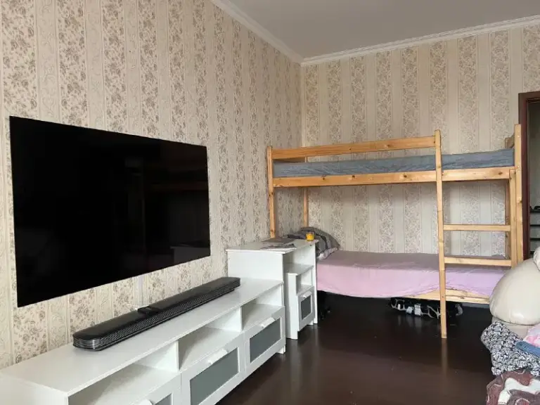 Ищем соседей🔎
М. Фили4️⃣
🏠 Сдаётся спальное место в шикарной квартире для молодых людей рядом с метро фили
🔥 Если вы ищете жильё срочно, то этот вариант для вас.
🌆 Атмосфера коливинга была вдохновлена сериалом "друзья". В отличии от хостелов, у нас очень просторная квартира с хорошим ремонтом и прекрасный контингент. Возрастное ограничение - строго до 30 лет.
🌅 Вечера здесь наполнены тишиной и гармонией. Это место, где вы можете расслабиться после долгого дня и насладиться приятной компанией.
🚌 Автобусная остановка напротив дома, метро в 10 минутах ходьбы.
Закрытая территория, парковка, гигантский филевский парк, спортзал напротив дома, кинотеатр и тц в 15 минутах ходьбы
💳Оплата: начинается с 5.000₽ в неделю или 17.000₽ в месяц.
📲 В сообщении напишите когда удобно заселиться, сколько у вас вещей, из какого вы города, чем занимаетесь
🏠 Присоединяйся к нашему коливингу и сделай свое проживание в москве незабываемым! 🏠
💌Связь с нами: @strangel - фотография - 7