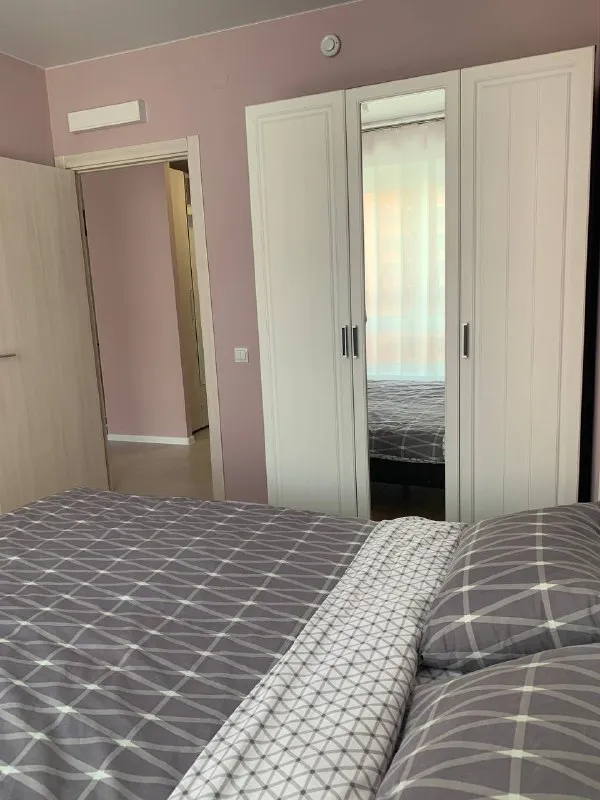 2-Комн квартира, 37 м²
М потапово

• 5 Мин на транспорте
• 6 Этаж из 17
• Ул александры монаховой 84 к1, на карте

55 000 ₽/Мес, без комиссии
Большой гайд по аренде

Холодильник • стиральная машина • интернет • мебель • кондиционер • лифт • телевизор • посудомойка • с животными • с детьми • мусоропровод • консьерж

Собственник. Имеется вся необходимая мебель, кухонный гарнитур и вся посуда, бытовая техника. Панорамные окна выходят во двор. Развитая инфраструктура, в доме есть продуктовые магазины, пекарни, кафешки и хозяйственные магазины. Счетчики и интернет, около 2 500 рублей. Залог 25 000 рублей можно разбить на несколько месяцев и внести по частям. Без комиссии. © предоплату до просмотра просят только мошенники!

Anastasia, написать
Уровень доверия низкий ⚠️
Выложить квартиру бесплатно - фотография - 2