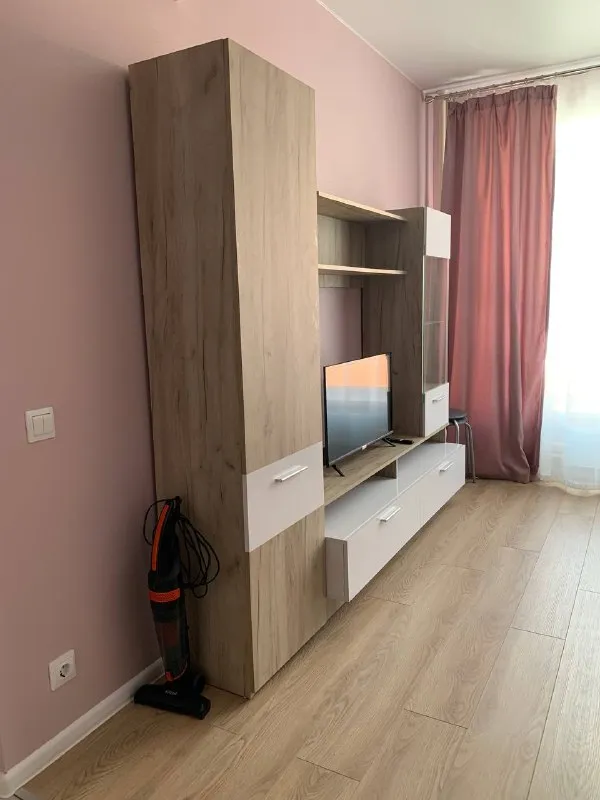 2-Комн квартира, 37 м²
М потапово

• 5 Мин на транспорте
• 6 Этаж из 17
• Ул александры монаховой 84 к1, на карте

55 000 ₽/Мес, без комиссии
Большой гайд по аренде

Холодильник • стиральная машина • интернет • мебель • кондиционер • лифт • телевизор • посудомойка • с животными • с детьми • мусоропровод • консьерж

Собственник. Имеется вся необходимая мебель, кухонный гарнитур и вся посуда, бытовая техника. Панорамные окна выходят во двор. Развитая инфраструктура, в доме есть продуктовые магазины, пекарни, кафешки и хозяйственные магазины. Счетчики и интернет, около 2 500 рублей. Залог 25 000 рублей можно разбить на несколько месяцев и внести по частям. Без комиссии. © предоплату до просмотра просят только мошенники!

Anastasia, написать
Уровень доверия низкий ⚠️
Выложить квартиру бесплатно - фотография - 4