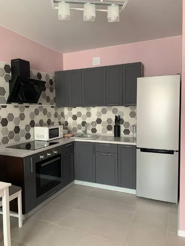 2-Комн квартира, 37 м²
М потапово

• 5 Мин на транспорте
• 6 Этаж из 17
• Ул александры монаховой 84 к1, на карте

55 000 ₽/Мес, без комиссии
Большой гайд по аренде

Холодильник • стиральная машина • интернет • мебель • кондиционер • лифт • телевизор • посудомойка • с животными • с детьми • мусоропровод • консьерж

Собственник. Имеется вся необходимая мебель, кухонный гарнитур и вся посуда, бытовая техника. Панорамные окна выходят во двор. Развитая инфраструктура, в доме есть продуктовые магазины, пекарни, кафешки и хозяйственные магазины. Счетчики и интернет, около 2 500 рублей. Залог 25 000 рублей можно разбить на несколько месяцев и внести по частям. Без комиссии. © предоплату до просмотра просят только мошенники!

Anastasia, написать
Уровень доверия низкий ⚠️
Выложить квартиру бесплатно - фотография - 5