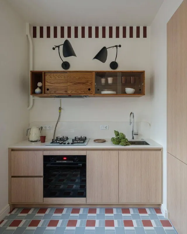 2-К квартира🏙️
М киевская 4️⃣

📍Адрес: ул. Мосфильмовская, 2в

• Площадь 50 м²
• 15 Минут на транспорте
• 2 Этаж из 8

Сдается от 6 месяцев.

Квартира в сталинском доме после ремонта, никто не жил, есть вся необходимая посуда и текстиль, много мест для хранения, окна на две стороны. 15 мин мцд-4 поклонная, 20 минут м. Лужники (остановка у дома). Через дорогу мосфильм. В доме вкусвилл, пвз озон, вб и ямаркет.

💳Условия: 140.000₽/месяц. Залог равен одному месяцу аренды + оплата счетчиков и интернета

💌Telegram: @ohmygalina - фотография - 1