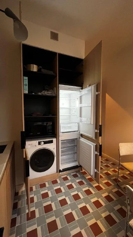 2-К квартира🏙️
М киевская 4️⃣

📍Адрес: ул. Мосфильмовская, 2в

• Площадь 50 м²
• 15 Минут на транспорте
• 2 Этаж из 8

Сдается от 6 месяцев.

Квартира в сталинском доме после ремонта, никто не жил, есть вся необходимая посуда и текстиль, много мест для хранения, окна на две стороны. 15 мин мцд-4 поклонная, 20 минут м. Лужники (остановка у дома). Через дорогу мосфильм. В доме вкусвилл, пвз озон, вб и ямаркет.

💳Условия: 140.000₽/месяц. Залог равен одному месяцу аренды + оплата счетчиков и интернета

💌Telegram: @ohmygalina - фотография - 7