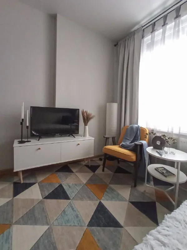 Сдается 1к. Кв 40м2 с балконом в жк я романтик на длительный срок
• 45000₽+Ку, без комиссии, залог 45000₽
• Из удобств в квартире вся мебель и техника (кровать с ортопедическим матрасом+принадлежности, раскладывающийся 2-ухместный диван, стиралка, микроволновка, плита с духовкой, холодильник, утюг, вся посуда, мольберт, много места д/хранения, кофеварка, сушилка д/белья и все что видно на фото)
• Имеется декор (все что видно на фото)
• Wi-fi проведен
📍Вилькицкий б-р 4 стр.1 на 2 этаже
⌚10Мин от остановки до ⓜ️ приморская на транспорте
🛒Магазины в доме: пятерочка, 7шагофф, аптека, пивточка
На территории: пекарни, кафе, кругласутка, цветочные магазины и многое другое
🌊Финский залив в шаговой доступности
Контакт : елена +7 996 414-88-21 - фотография - 3