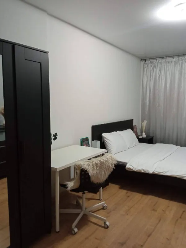 Сдается 1к. Кв 40м2 с балконом в жк я романтик на длительный срок
• 45000₽+Ку, без комиссии, залог 45000₽
• Из удобств в квартире вся мебель и техника (кровать с ортопедическим матрасом+принадлежности, раскладывающийся 2-ухместный диван, стиралка, микроволновка, плита с духовкой, холодильник, утюг, вся посуда, мольберт, много места д/хранения, кофеварка, сушилка д/белья и все что видно на фото)
• Имеется декор (все что видно на фото)
• Wi-fi проведен
📍Вилькицкий б-р 4 стр.1 на 2 этаже
⌚10Мин от остановки до ⓜ️ приморская на транспорте
🛒Магазины в доме: пятерочка, 7шагофф, аптека, пивточка
На территории: пекарни, кафе, кругласутка, цветочные магазины и многое другое
🌊Финский залив в шаговой доступности
Контакт : елена +7 996 414-88-21 - фотография - 6