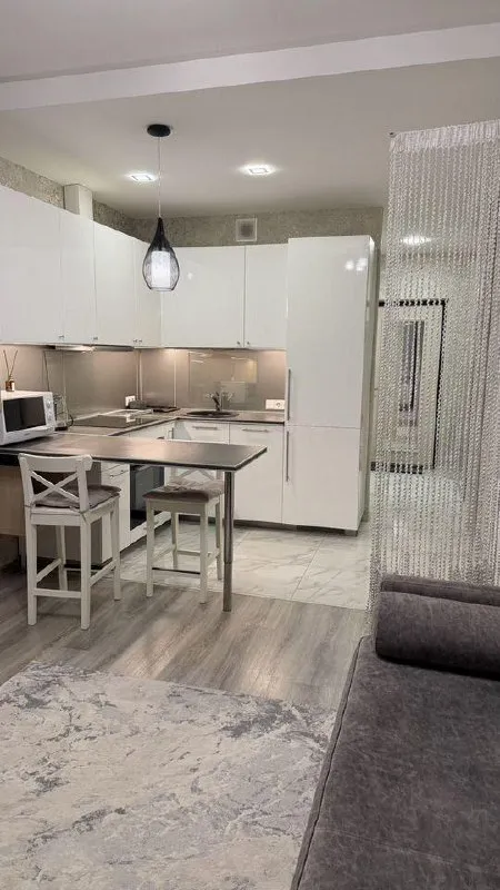 Студия, 30 м², 19/23 эт
💰35 000 Руб.
📍Заречная улица, 10
Сдается просторная, светлая студия на длительный срок. . До метро 10 минут пешком. В доме много коммерческих заведений, салон красоты, кофейни, магнит. Через дорогу фитнес с бассейном. Рядом находится шуваловский парк. С удовольствием покажем квартиру.
Контакт этой квартиры есть в нашей закрытой базе квартир от собственников.
В базе — реальные объявления, прямые контакты без риелторов и комиссий.
Доступ по ссылке @rentinspbbot - фотография - 1