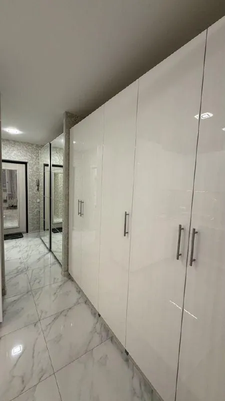Студия, 30 м², 19/23 эт
💰35 000 Руб.
📍Заречная улица, 10
Сдается просторная, светлая студия на длительный срок. . До метро 10 минут пешком. В доме много коммерческих заведений, салон красоты, кофейни, магнит. Через дорогу фитнес с бассейном. Рядом находится шуваловский парк. С удовольствием покажем квартиру.
Контакт этой квартиры есть в нашей закрытой базе квартир от собственников.
В базе — реальные объявления, прямые контакты без риелторов и комиссий.
Доступ по ссылке @rentinspbbot - фотография - 4