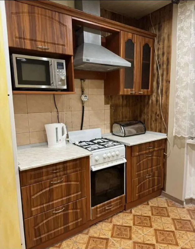 Квартира 4х комнатная все раздельные. Маршала тухачевского 7к2, 1 этаж 90 м, 68 т +залог +ку, +79219479518, +79217985474 - фотография - 1