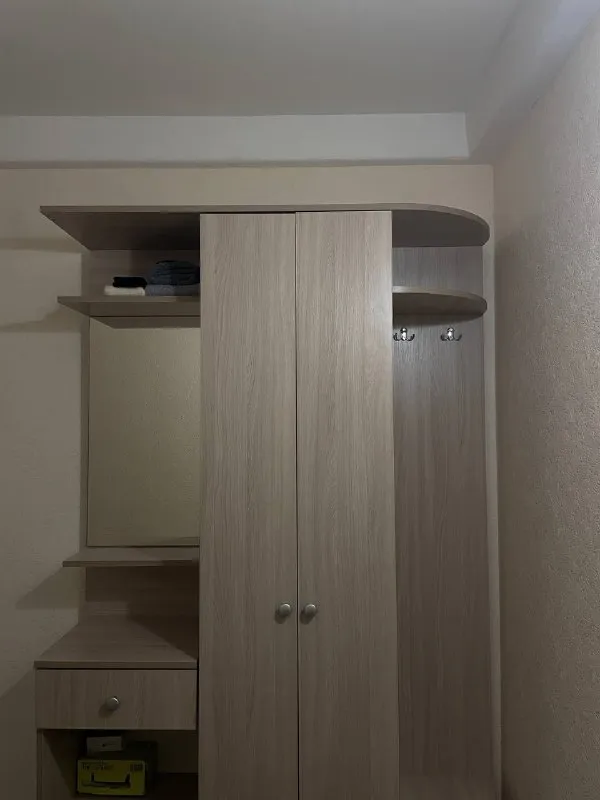 Сдается уютная однокомнатная квартира 30 м².
В самом сердце московского района, у метро парк победы, по адресу новоизмайловский проспект 27.
Удобное расположение, в 3-5 минутах автобусная остановка, метро московская в 20 минутах от дома.
До аэропорта 15-20 минут на такси, до центра города около 40 минут на метро.
Через дорогу от дома большой парк авиаторов.
Окна квартиры выходят в тихий и спокойный двор.
В квартире всегда уютно и светло за счет нахождения на солнечной стороне.
Квартира светлая, ремонт свежий, ему 1 год.
Есть все необходимое: стиральная машина, эл. Чайник, газовые печь и плита, полноценая кровать с ортопедическим матрасом и диван, рабочие стол и стул, комод и шкаф.
В квартиру проведен оптический интернет кабель.
Также квартите есть балкон, поэтому вопросов с хранением точно не будет
Квартира сдается на длительный срок от собственника.
Ежемесячный платеж 42 000 рублей
Залог размером в ежемесячный платеж.
Ку оплачивается отдельно примерно 3 000-4 000р
Контакт в базе @rentinspbbot - фотография - 7