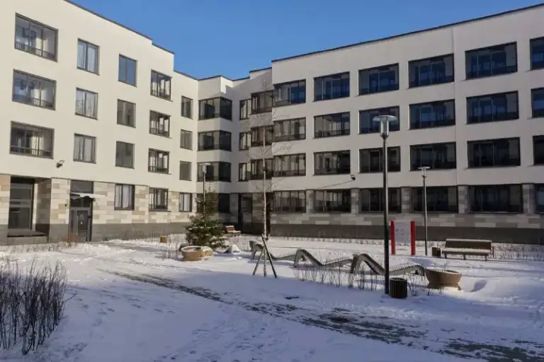 Сдаётся с 26.12.2025 студия площадью 24 кв. М. С евроремонтом на 4 этаже в 4-этажном доме.
Высота потолков 2.9 м.
Из техники есть:
– Телевизор
– Стиральная машина
– Холодильник
– Посудомоечная машина
– Микроволновка
– Роутер

Адрес: проспект будённого, 13, кв. 429 (жк солнечный город резиденция)

Стоимость: 35 000 в месяц (плюс ку около 3 000 рублей), залог 35 000 рублей.

Контакт хозяйки в нашей базе квартир, доступ @rentinspbbot - фотография - 10