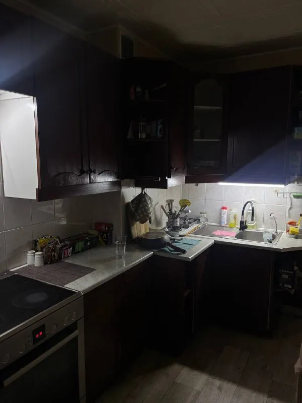 Ищем соседа (ку) в 3-комнатную квартиру.
С 15 декабря съезжает наша подруга, и освобождается одна комната.
Кого ищем: адекватного, с которым можно не просто жить, а и подружиться. Очень хотим найти классного человечка!
По деньгам:
Аренда: 18 000 рублей в месяц (+ку). Залог: 10 000 рублей (возвращается при выезде)
М. Проспект славы
По срокам:
Заехать можно с 15 декабря. Посмотреть квартиру и познакомиться в любое удобное время
Пиши в личные сообщения — @nnnnnnnnnnnn1111 - фотография - 5