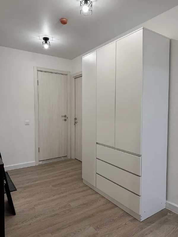 Комната, 11 м²
М аминьевская

• 7 Мин пешком
• 4-Комнатная квартира
• 30 Этаж из 33
• Ш очаковское 5 к3, на карте

40 000 ₽/Мес, без комиссии
Большой гайд по аренде

Холодильник • стиральная машина • интернет • мебель • лифт • посудомойка • кондиционер • с животными • с детьми • телевизор • мусоропровод • консьерж

Район очаково-матвеевское
Чистота 4.29 транспорт 4.37
Парки и скверы 4.48

Агент. Удобное расположение на западе москвы, развитая инфраструктура и 7 минут пешком до метро аминьевская. В 10 минутах пешком расположен сквер вдоль реки. До центра города всего 25 минут на метро. В стоимость включено: безлимитный wi-fi, еженедельная уборка общих зон, вся необходимая техника. Йога, английский, мероприятия внутри комьюнити коливинга.

Elena, написать
Уровень доверия средний 🆗
Выложить квартиру бесплатно - фотография - 7