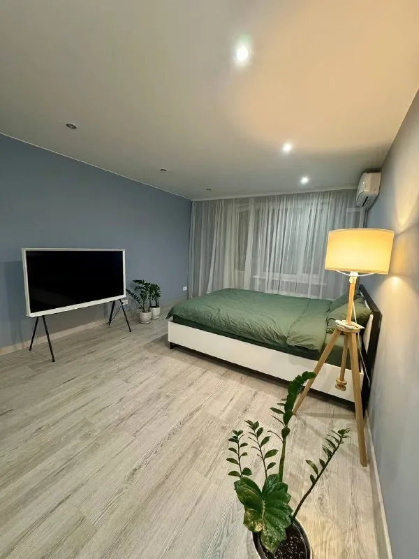 1-К квартира🏙️
М. Коломенская2️⃣
Сдается 1-к квартира, 34 м², от собственника. 10 минут от м. Коломенская.
Рядом набережная москвы-реки, парк-музей «коломенское», вся инфраструктура.
6/9 Этаж, теплый кирпичный дом. Подъезд после ремонта, новые лифты, камера на первом этаже.
Современный, полностью оснащенный интерьер. Всё для комфортной жизни: кровать askona 160×200, smart tv 55″, кондиционер, стиральная машина, робот-пылесос, вся техника и мебель (ikea, samsung). Застекленная лоджия. Ежемесячный клининг включен.
💳Цена: 75.000₽/месяц + вода/электричество по счетчикам + интернет 900₽. Залог (страховой депозит): 75.000₽. Без комиссии. От 11 месяцев.
❗️Важно: рассматриваем одного ответственного человека или спокойную пару (без детей, животных). Курение только iqos. Гражданство рф, постоянная работа
Заселение с 26 января.
Квартира сдана ✅ - фотография - 4