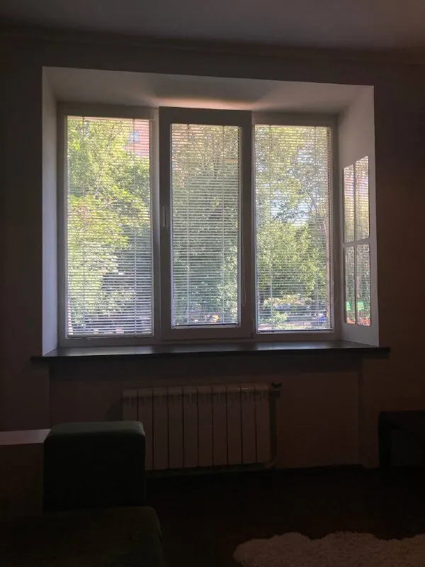 2-К квартира🏙️
М. Парк победы3️⃣
Сдаём с начала января собственную 2-к квартиру (35 м²).
М. Парк победы (10 минут пешком). На длительный срок.
Небольшая, но очень уютная. Тихий двор вдалеке от больших дорог.
Парковка во дворе под шлагбаумом - стоит 5.000₽ в год. Комнаты смежные, с зелёным диваном проходная. В квартире есть все необходимое: стиралка, холодильник, микроволновка, духовая печь, вай-фай. На счёт мебели договариваемся, лишнее вывезем. В подъезде только что сделан кап. Ремонт.
Просмотры с 3/4 января.
💳Цена: 70.000₽ + ку. Небольшой торг по цене за аренду возможен. Залог за один месяц вперёд.
Можно с детьми, можно с животными.
Очень надеемся найти хороших и адекватных квартиросъёмщиков-обещаем в ответ не беспокоить вас лишними визитами, но всегда быть на связи.
💌Telegram: @monalovegood - фотография - 9