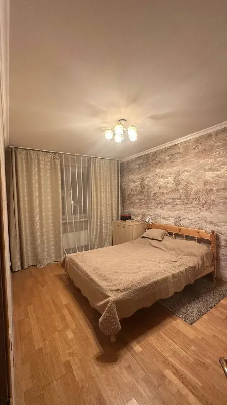 Комната🏙️
М. Каширская2️⃣
Сдается комната для девушки в 3-к квартире.
15-20 Минут пешком / 5 минут на автобусе от м. Каширская и м. Кантемировская.
• Комната с хорошим ремонтом: большая кровать, шкаф с зеркалом, комод. Вся квартира — место для отдыха, с чистой и спокойной атмосферой. В соседних комнатах живут две девушки (юрист и аналитик), адекватные и уважающие границы. Район тихий, с удобной транспортной доступностью.
▫️Ищем одну соседку:
· Возраст 27-33 года
· Работает в офисе (5/2, не удалённо), платежеспособная.
· Чистоплотная, адекватная, неконфликтная
· Без вредных привычек (курение, включая вейпы, запрещено)
· Без животных и частых гостей
💳Цена: 24.000₽/месяц + интернет 200₽. Залог: 24.000₽
💌Telegram: @mv555mv - фотография - 1
