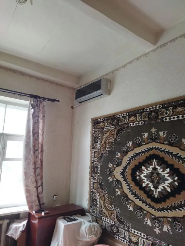 Снижение цены!!!продам полу гостинку по ул. Годуванцева, 25 кв. Метров.3/3этаж. Состояние жилое, кондиционер. Цена 2 000 000₽. Тел. +79591625888 марина. - фотография - 1