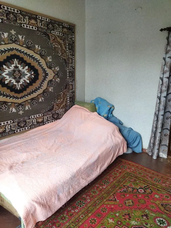 Снижение цены!!!продам полу гостинку по ул. Годуванцева, 25 кв. Метров.3/3этаж. Состояние жилое, кондиционер. Цена 2 000 000₽. Тел. +79591625888 марина. - фотография - 2