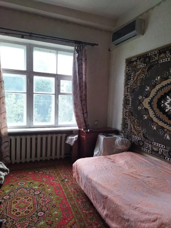 Снижение цены!!!продам полу гостинку по ул. Годуванцева, 25 кв. Метров.3/3этаж. Состояние жилое, кондиционер. Цена 2 000 000₽. Тел. +79591625888 марина. - фотография - 3