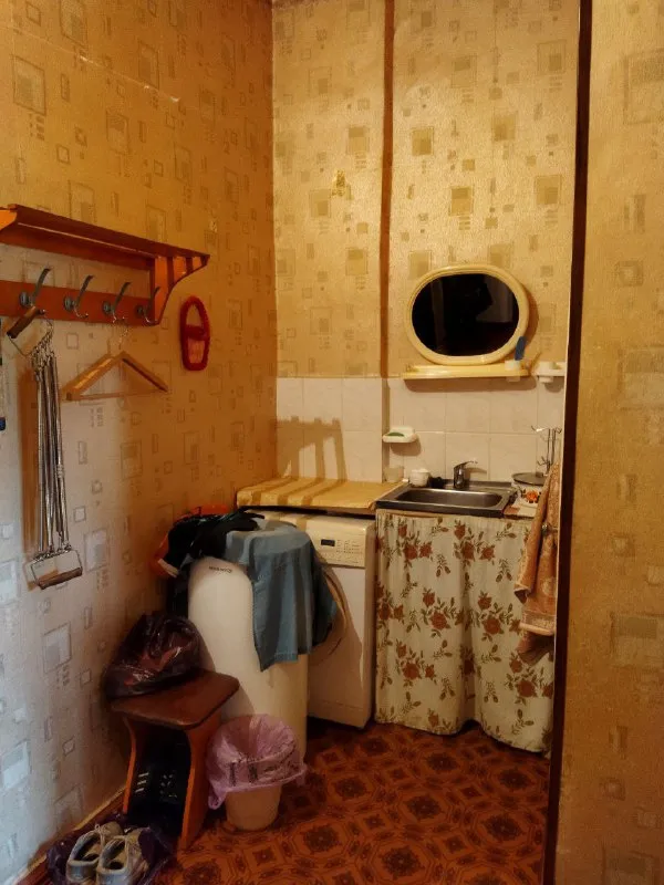 Снижение цены!!!продам полу гостинку по ул. Годуванцева, 25 кв. Метров.3/3этаж. Состояние жилое, кондиционер. Цена 2 000 000₽. Тел. +79591625888 марина. - фотография - 8