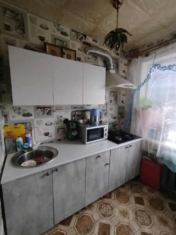 🔥Продам 1-комнатную квартиру в луганске!
📍Район: кв. Солнечный (октябрьский район)
📐Общая площадь: 33,0 м 2
Кухня: 5,4 м 2
🌆Этаж: 5/5
☀️Квартира теплая, не угловая                                     💎состояние под ремонт                окна м/п, балкон застеклен
🛀Санузел раздельный
Школа, дет. Сад, рынок, магазины
🧰Документы рф, готова к продаже
💵Цена: 3 300 000 руб.
📞Контакт: +7 (959) 596-46-26 - ирина - фотография - 1