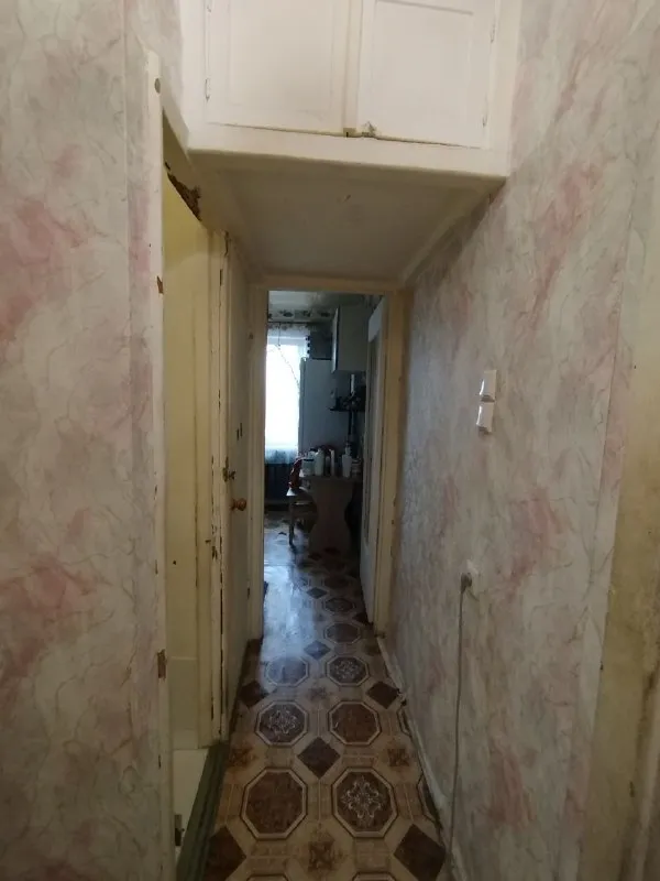 🔥Продам 1-комнатную квартиру в луганске!
📍Район: кв. Солнечный (октябрьский район)
📐Общая площадь: 33,0 м 2
Кухня: 5,4 м 2
🌆Этаж: 5/5
☀️Квартира теплая, не угловая                                     💎состояние под ремонт                окна м/п, балкон застеклен
🛀Санузел раздельный
Школа, дет. Сад, рынок, магазины
🧰Документы рф, готова к продаже
💵Цена: 3 300 000 руб.
📞Контакт: +7 (959) 596-46-26 - ирина - фотография - 3